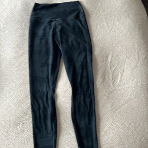 Alo Yoga High-Waist Camo Vapor Legging - Black Camouflage